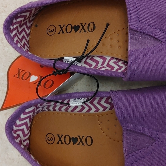 3/$25 XOXO kids dark purple slip on shoes size 3 - Picture 2 of 10